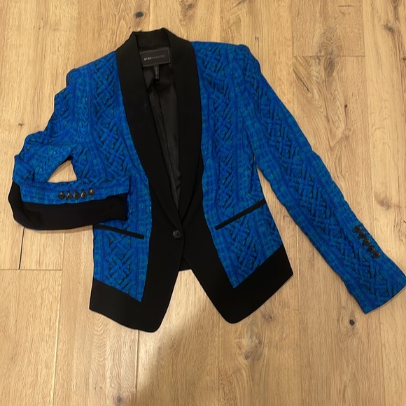 BCBG suit - Picture 2 of 3